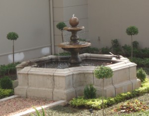 Tuscan with tiered centre piece